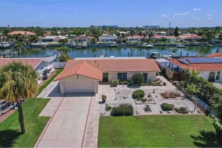 Broadwater Boaters Retreat Pool Home with Boat Lift