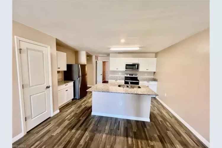 Vistanna Villa 3 Bedroom 2 Bath Home with Pool and Garage