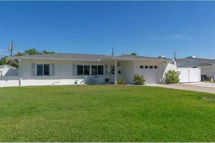 Stunning Updated Ranch Home near Downtown St Petersburg