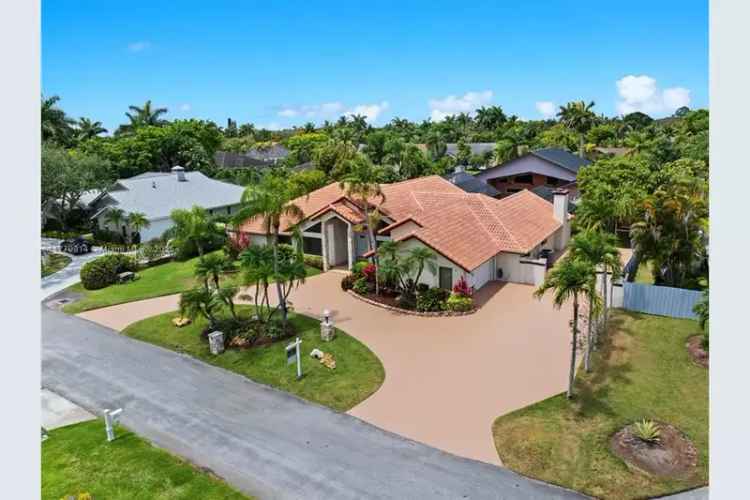 Five-Bedroom Home with Pool and Spa in Falls Area