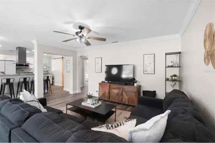 2 Bed 2 Bath Bungalow with Pool PAID OFF Solar Central Oak Park
