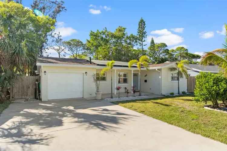 Riviera Bay 3 Bed 2 Bath Pool Home Near Beaches and Airports