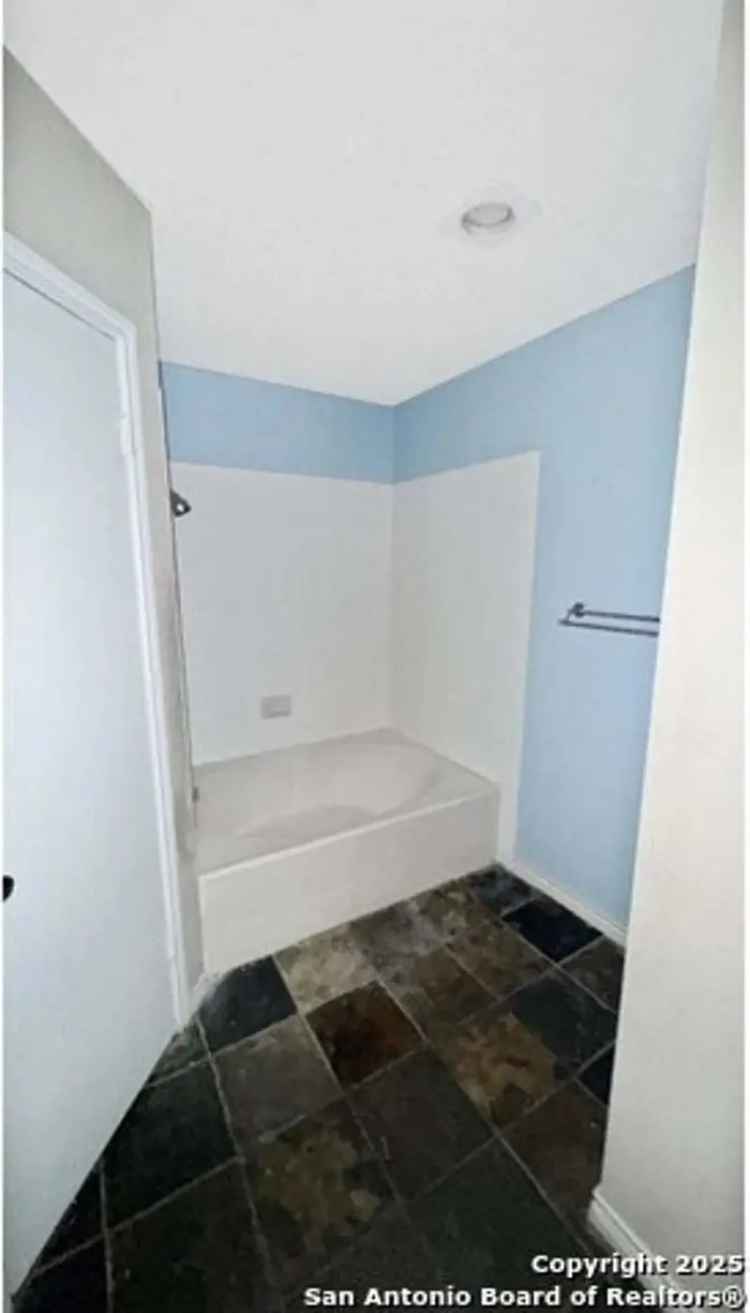 3-Bedroom 2-Bath Home in Emerald Valley - Spacious Layout and Large Backyard
