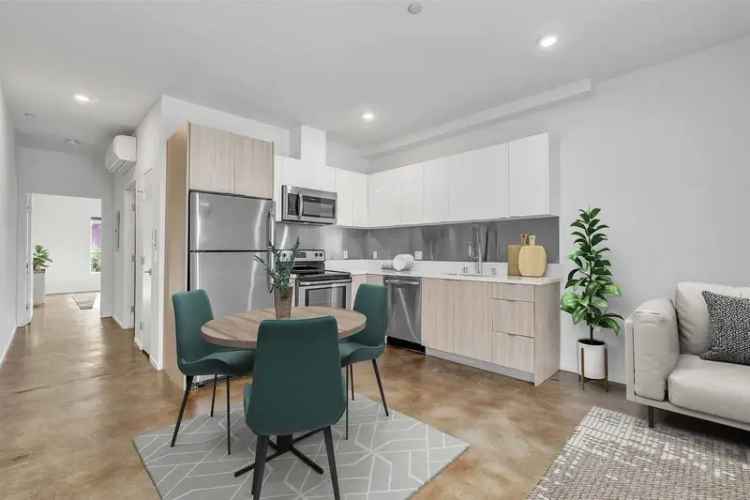 Cactus LA Apartments: 1-Bedroom Corner Apartment in Echo Park