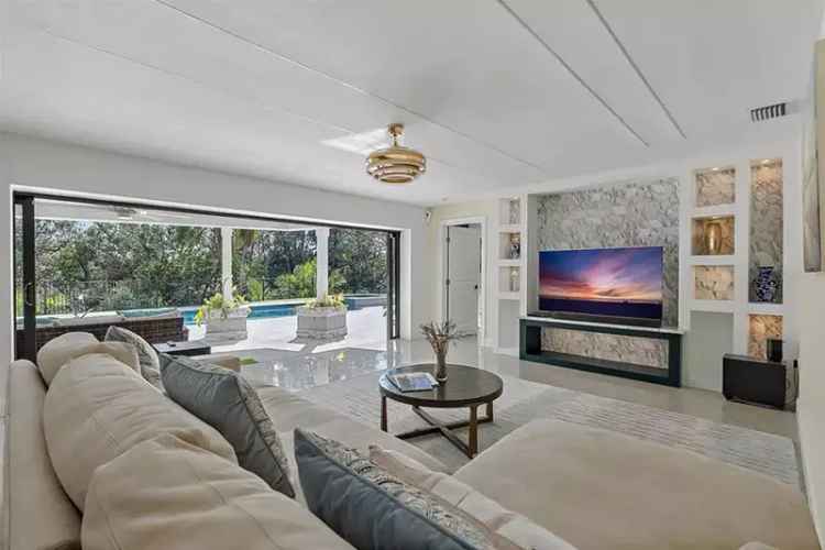 Luxury 5-Bedroom Snell Isle Estate Home - Pool, Spa, Putting Green
