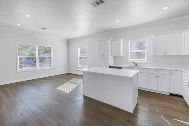 Energy-Efficient Modern Home Near Downtown St Petersburg