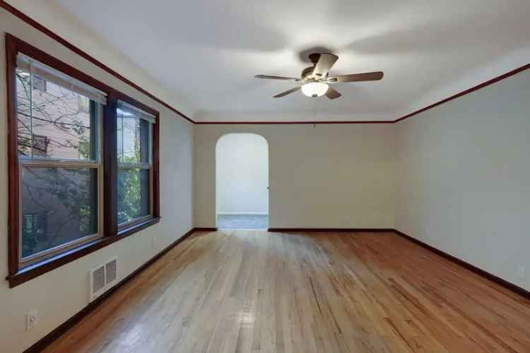 Charming Lower Queen Anne 1-Bedroom Apartment Available Now