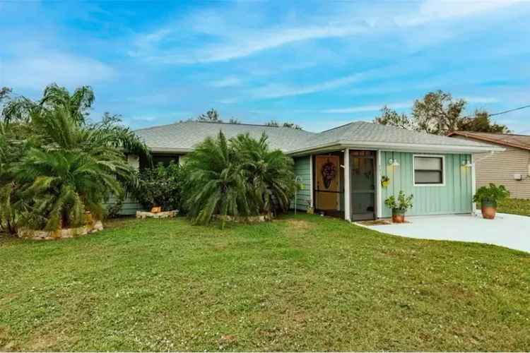 Updated Pool Home Near Beaches and Shopping