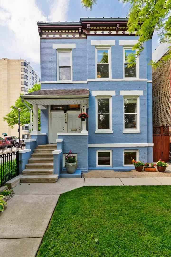 House For Sale , 2426, West McLean Avenue, Chicago, Illinois