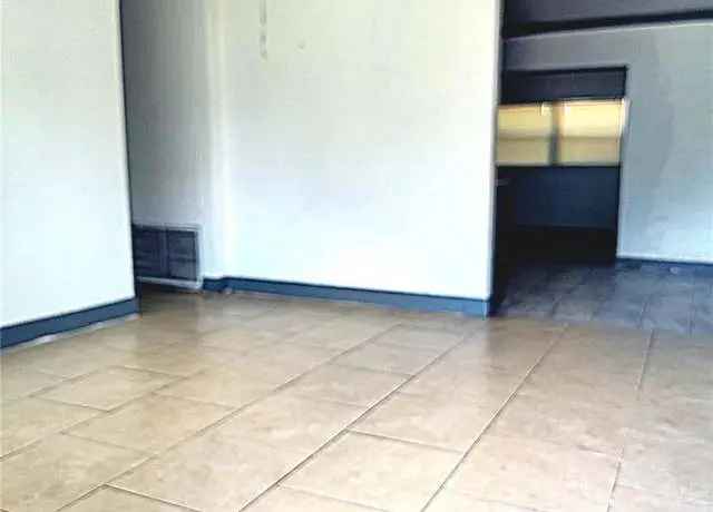 Remodeled 4-Bed 2-Bath Home in Orlando - No HOA