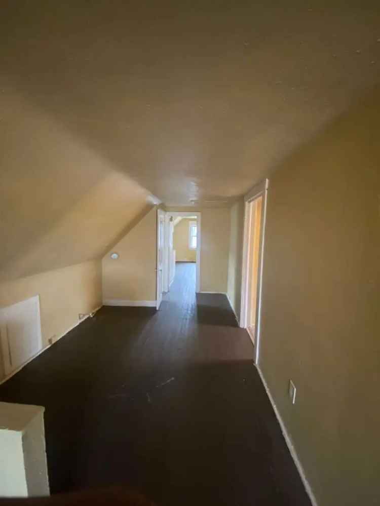 2-Bedroom Apartment near Transit and Parks