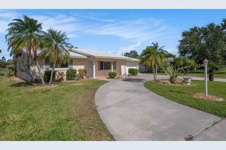 Beautiful Waterfront Home Near Gulf Beaches