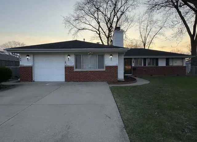 Updated 3-Bedroom Ranch Home Near Schools and Shopping