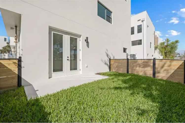Downtown St Pete 3 Bed 3.5 Bath Home with Rooftop Views