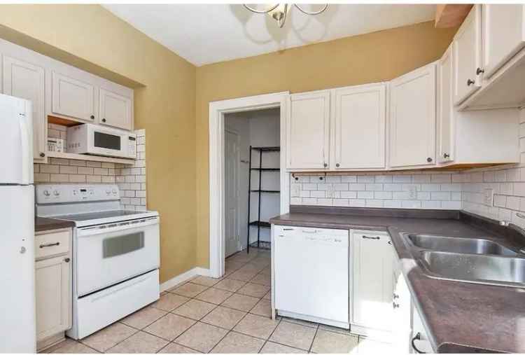 5 Bedroom 2 Bath House in Saint Paul MN