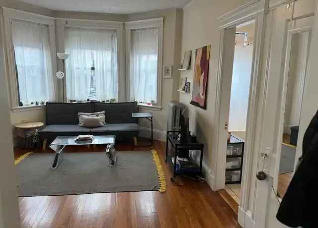 Spacious Apartments near B-line - Heat & Hot Water Included