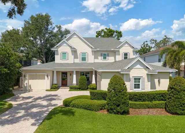 South Tampa Golfview Craftsman Home: Cozy Interior and Ultimate Outdoor Lounge