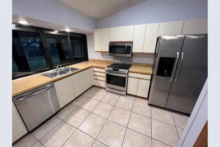 3 Bedroom 2 Bathroom Single Family Home Near I95 and Cleveland Clinic