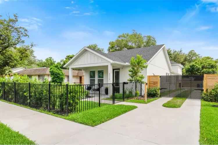 Milk District Modern Home with Detached Guest Suite