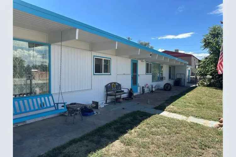 Spacious Rancher with Solar Panels and 3 Fireplaces