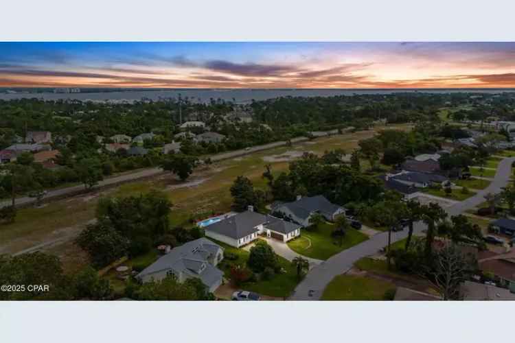 Spacious 4BR Home with Private Pool in Golf Fishing Community