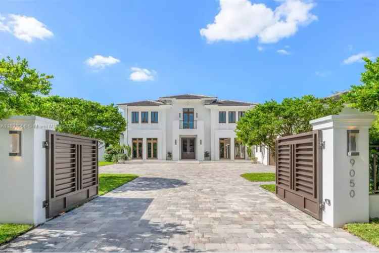 8 Bedroom 9.5 Bathroom Home in Pinecrest