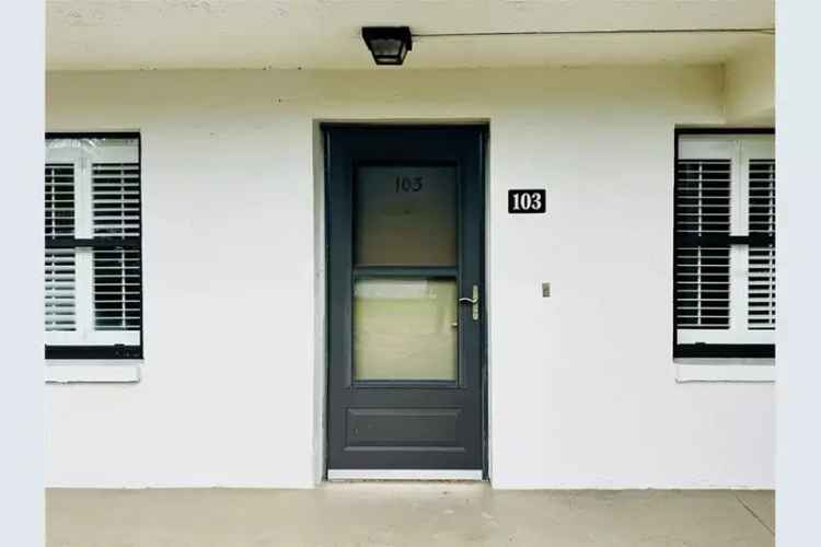 55+ Condo in Winston Park Northeast - 2 Bed, 2 Bath