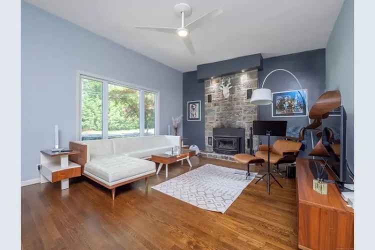 Charming Mid Century Cottage in Rainbow Lake Ridgefield