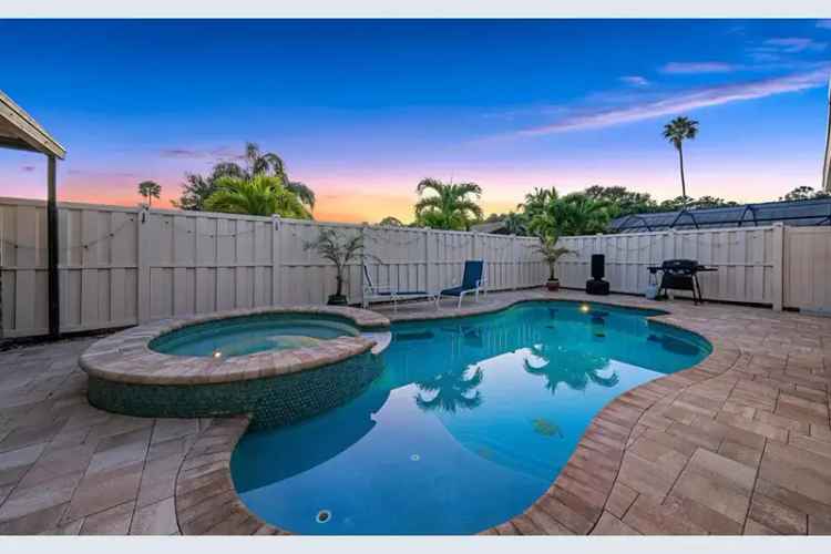 Palm Beach Gardens Villa: 3-Bedroom Pool Home