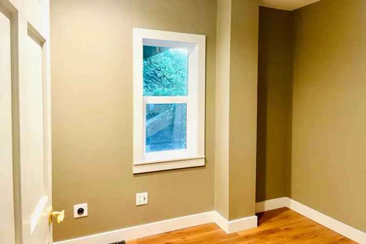 North Admiral City View Home Updated Kitchen Near Alki Beach