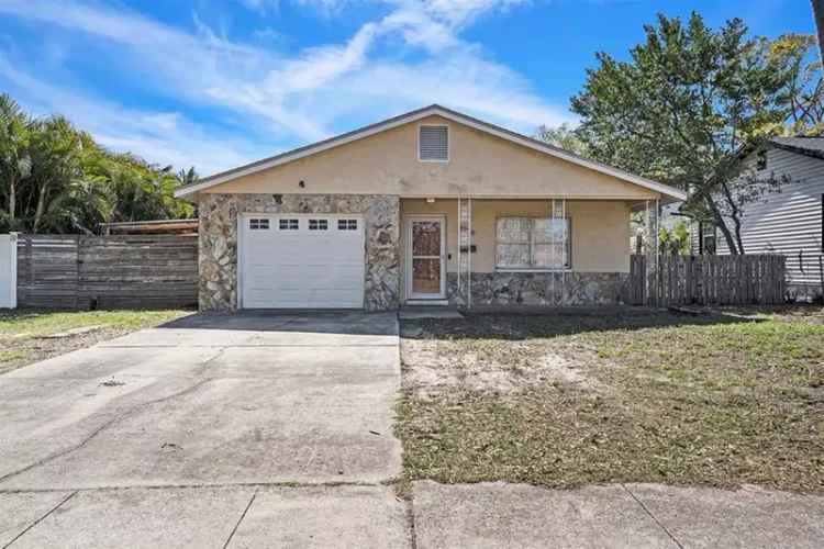 Updated Bungalow near Park in St Petersburg Artists Enclave