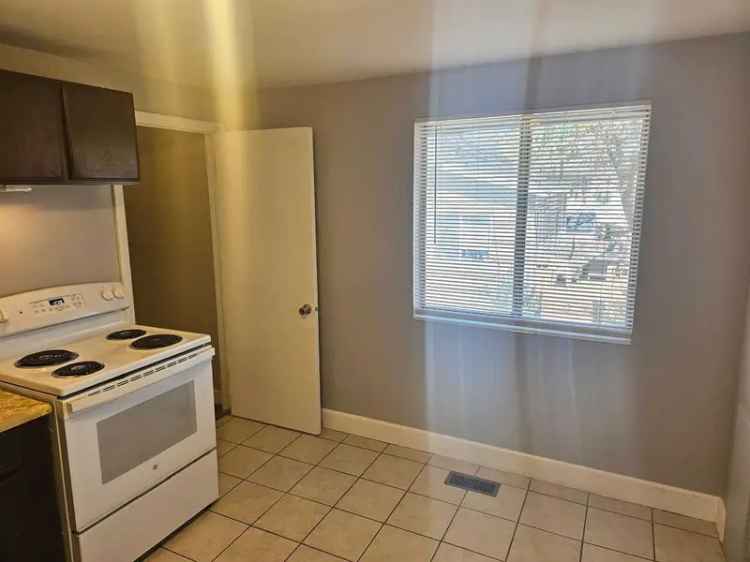 2 Bed 1 Bath Apartment with Laundry Off Street Parking