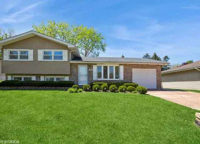 Updated 3-Bedroom Split Level in Lancer Park