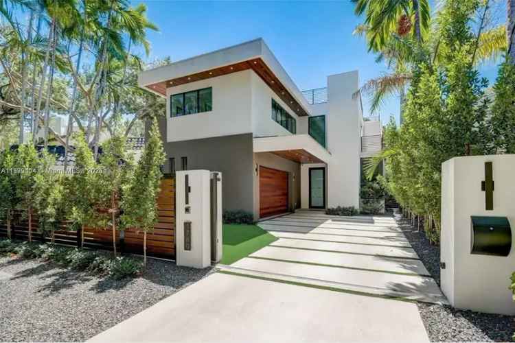 Luxury 5 Bedroom Home with Saltwater Pool and Rooftop Terrace