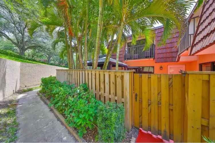 2 Bed 2.5 Bath Townhome in Wedge Wood Palm Harbor