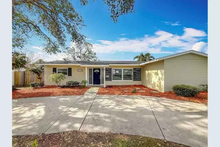 Updated 3-Bedroom Pool Home near St Pete Beaches