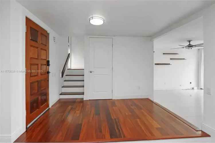 Modern Corner Townhouse with Open Kitchen and Spacious Master Suite