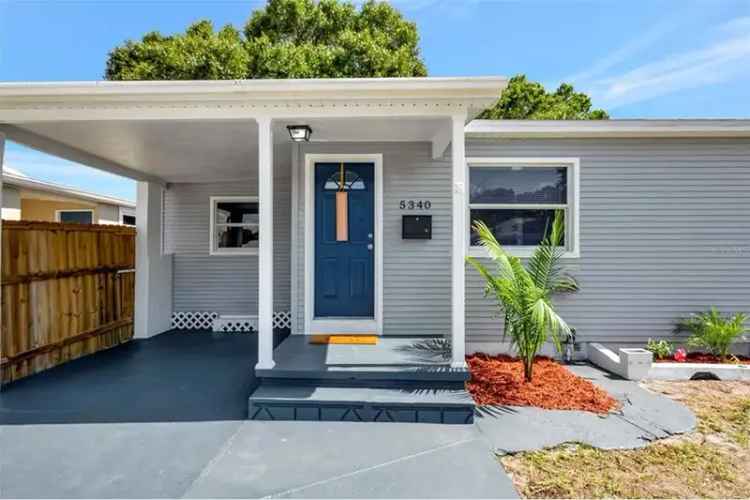 Charming 3-Bedroom House with Spacious Backyard and Modern Kitchen