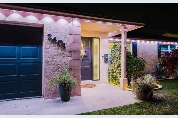 3 Bed 2 Bath Home with Saltwater Pool and Outdoor Kitchen in St Petersburg
