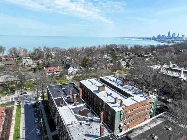Clifton Lake Apartments: Modern Living near Lake Erie