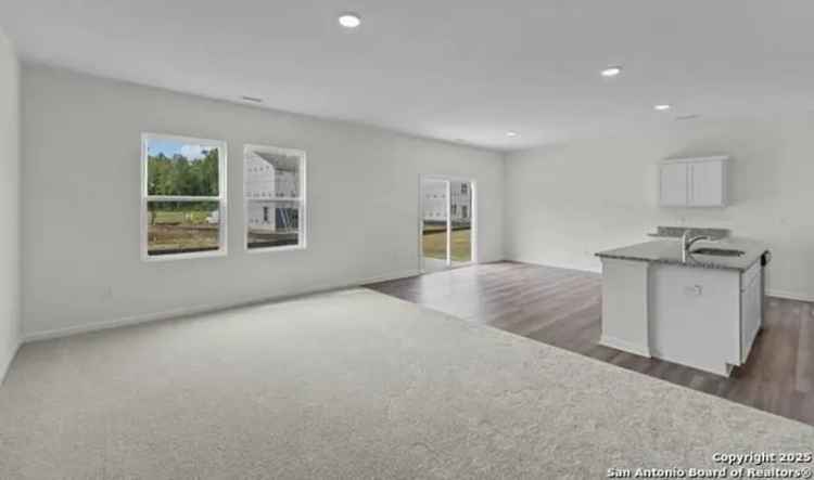 Spacious 4-Bedroom Home in Trails at Culebra Near Lackland AFB