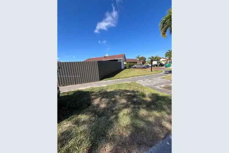 Spacious 3 Bed 2 Bath Home 1514 Sqft No HOA Huge Patio