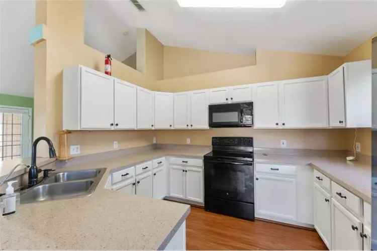 Charming 3-Bedroom Home in Serene Cul-De-Sac