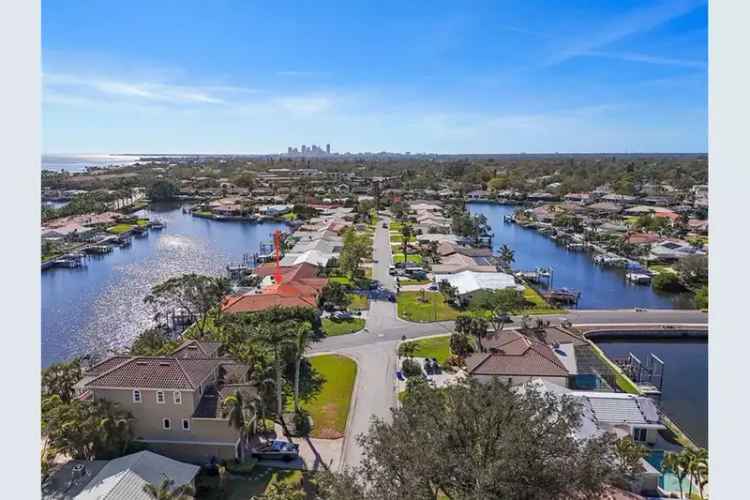 Spacious Waterfront Home in Venetian Isles - Flood Protected