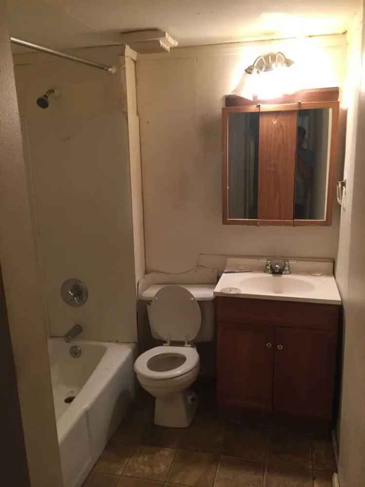 2 Bedroom 1 Bathroom Apartment in Saint Paul MN