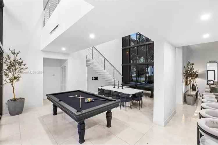 Luxury 4-Bedroom Home near Coconut Grove and Brickell