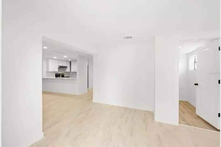Remodeled 2-Bed, 2-Bath Home in St Petersburg - No HOA