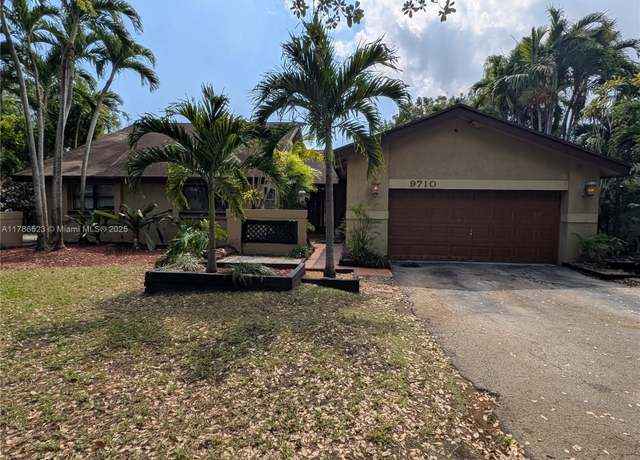 4 Bedroom 2 Bathroom Pool Home in Kendall Country Club Estates