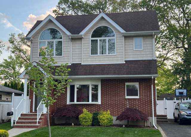 4 Bedroom 4 Bathroom Home in Eltingville with Pool