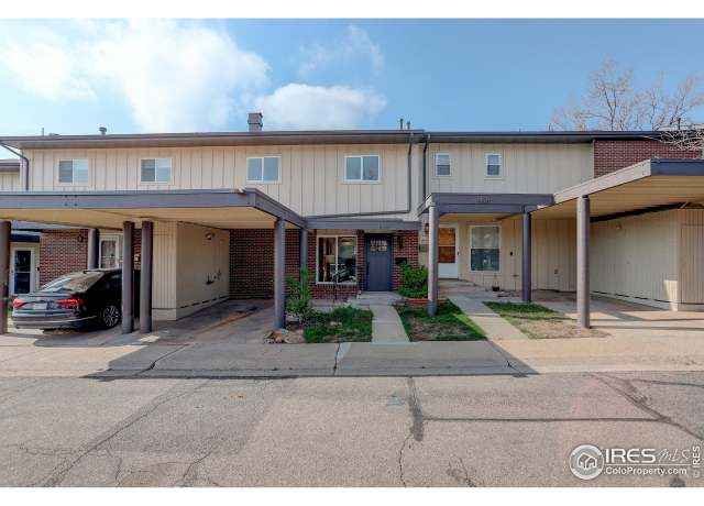 Spacious Updated Townhome near Fairview High School